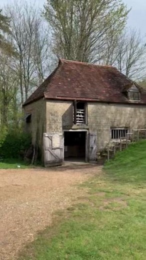 We're so proud of our working Bakehouse from the village of Newdigate. So to celebrate Real Bread Week, here are some facts about this historic building: 1. After being used for another trade, the building became a bakehouse in the early-mid 19th century and was used as such until the 1930s. 2. The bakehouse would have delivered to the local area, and bread was also sold from the shop next door. 3. In the early 20th century the bakehouse produced around 120 loaves daily. 4. The building was reco