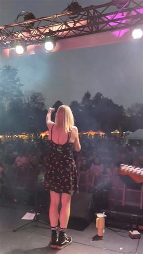 We played while the sun set on Saturday @becausebeer in Guelph and it was an absolute joy! Go to laurenash.band to get tickets for: Kingston Oct 14 Montreal Oct 15 Ottawa Oct 17 Quebec City Oct 18 Oshawa Nov 6 Belleville Nov 7 Toronto Nov 18 Vid by @bradenkorkorian | Lauren Ash
