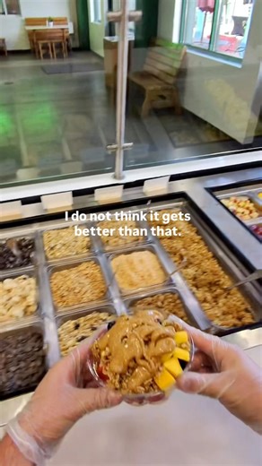 The perfect weekend pick-me-up: a smoothie bowl made your way. 🌴🍓 Fresh fruit, crunchy toppings, endless combos — because weekends deserve something delicious and nutritious. Who’s building theirs today? 👇 | The Fruit Stand