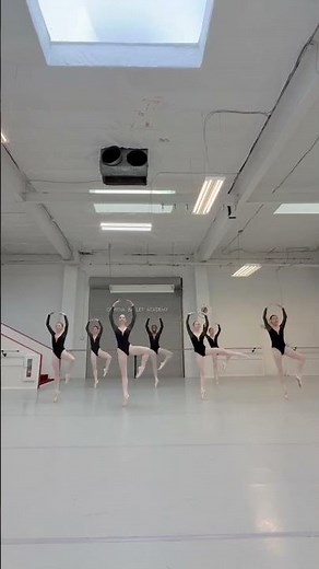 Pointe Combination in Center. Students (ages 14-17) in Ballet Technique Class - California