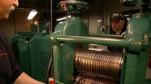 How It's Made S04:E07 - Crayons and Gold Chains