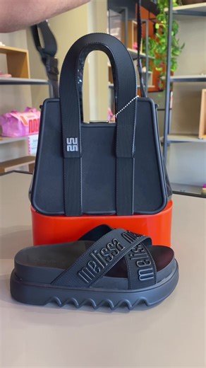 Tina Bag e Melissa Cross: Transforme Seu Estilo!