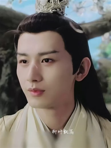 Cheng Yi as Pangeran Chang Qin, cuma muncul 2 menit dan langsung jadi “ubi” 😂 Saat itu (2019) Cheng Yi sedang syuting drama Love and Redemption, lalu diminta untuk menjadi cameo di film Legend of the Ancient Sword. Makanya riasan wajah dan hairstyle nya sama dengan karakter Yu Sifeng di drama Love and Redemption. Film ini sebenarnya sudah lama tertunda. Syuting sekitar thn 2019, tapi baru tiba-tiba dirilis sekarang 05.03.2026 di versi app China iQIYI, Tencent Video, dan Youku.. #chengyi成毅 #chen