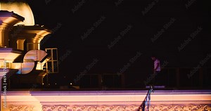 Slackline, man gets to the end of the slackline and waves to the camera, 4k