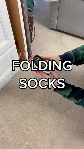 Efficient Ways to Fold Socks Without Pairs | Expert Tips