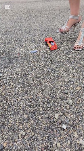 High heel crunchy crushing #crushexperiment #asmrcrush #highheels #walking #walkinginheels #Pebbles