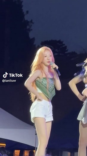 Konkuk University Festival: Stella Hearts2Hearts Performance
