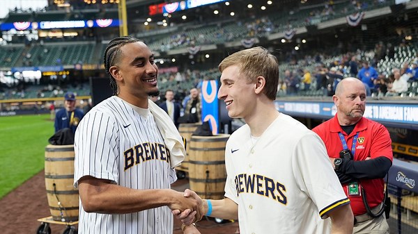 Packers QB Jordan Love throws first pitch ahead of Brewers opening day