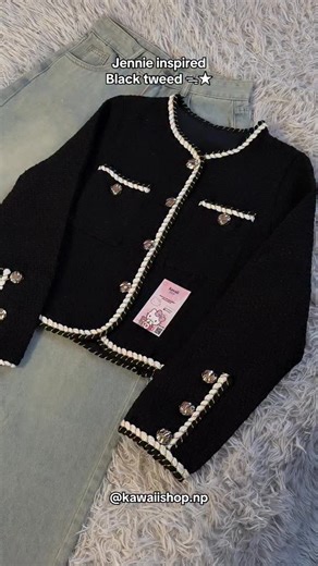 𝐊𝐀𝐖𝐀𝐈𝐈 𝐒𝐇𝐎𝐏 on Instagram: "Jennie inspired tweed for new year✧˚.🖤 -Korean tweed coat 𝐍𝐞𝐰 𝐲𝐞𝐚𝐫 𝐜𝐨𝐥𝐥𝐞𝐜𝐭𝐢𝐨𝐧🖤 -Jennie inspired tweed for new year✧˚. ~border details ~single layered ~style it like jennie with baggy jeans Shop the New Year’s outfit now✨ #explore #jennie #jenniekim #tweed #coat"