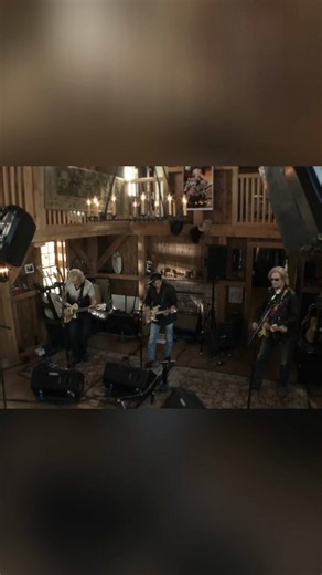 Daryl Hall on X: "Daryl Hall & Joe Walsh - Life's Been Good (Live From Daryl's House)" / X