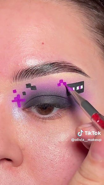 Creative Minecraft Makeup Looks Inspired by Enderman