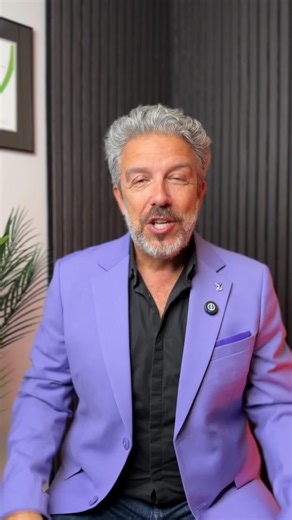 Réflexion sur le style et le confort en 2025 ! 🌟 Vous souvenez-vous de mon veston lors de l'inscription du 1211 Souchet ? Vos avis sur le mauve ont illuminé ma journée. Quant à mes Birkenstocks et mes bas, je plaide coupable pour le confort ! 😉 Restez stylés, mais surtout, restez vous-mêmes. À bientôt pour de nouvelles aventures immobilières ! ✨ 📞 (514) 839-7478 #JeanAiroldi #immobilier | Jean Airoldi Fans