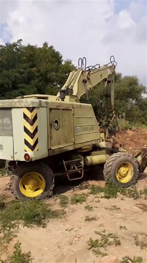Explore DDR Landtechnik and the T174 Tractor