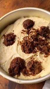 Snickerdoodle Cake with cookie dough filling This snickerdoodle cake is a vanilla cake with cinnamon filling swirled in. It is filled with cinnamon cream cheese frosting and edible snickerdoodle cookie dough. #snickerdoodlecake #cinnamoncake #cookiedough | Stephanie's Sweet Treats