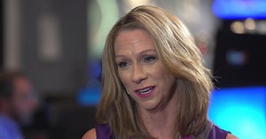 Beth Mowins makes history