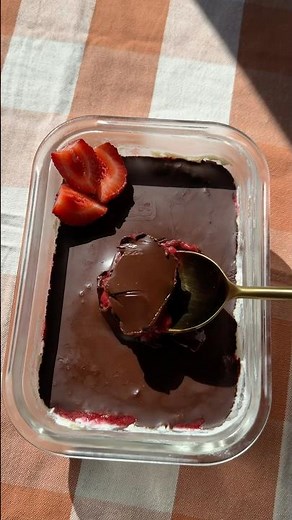 No-Bake Strawberry Chocolate Dessert Cups | Easy Summer Recipe #shorts #nobakedessert