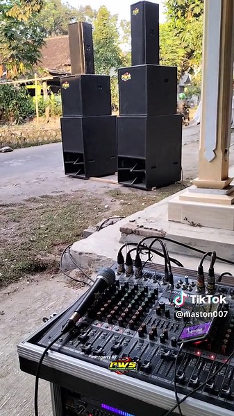 Sound System for Events: Box Speakers and Audio Systems