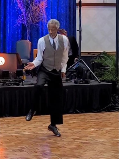 Jump in the line with Chester Whitmore #dance #joendancer