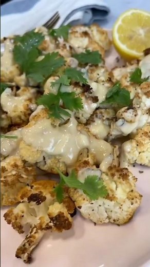 Spicy Roasted Cauliflower with Creamy Tahini - healthy & addictive! #easyrecipe #recipe #food