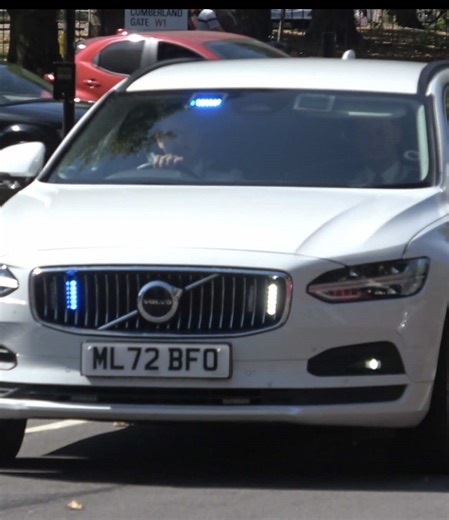Unmarked Police Convoy at Notting Hill Carnival 2025