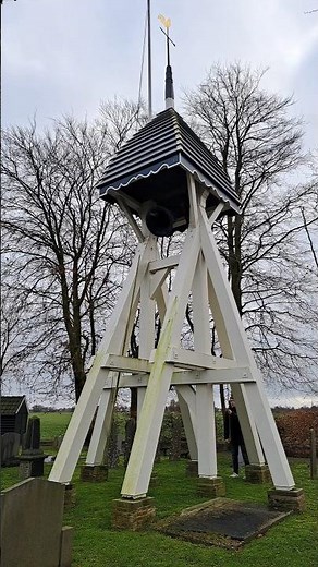 Snikzwaag, luidklok klokkenstoel begraafplaats