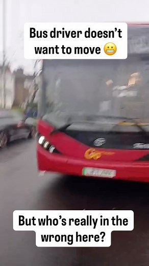 Bus driver doesn’t want to move 😬 Credit - lmao10005 | Idiot Drivers Caught
