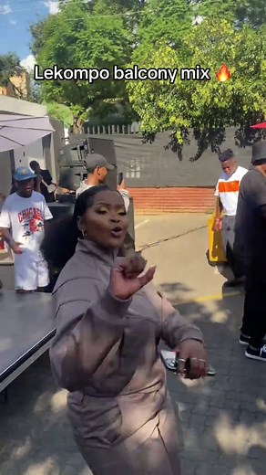 Lekompo Balcony Mix: A Vibrant Music Experience