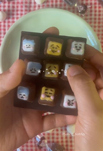 먼작귀 초콜릿 키캡 만들기🍫 | Making edible chocolate keycaps 🍫 달칵달칵 소리가 나는게 신기해.. 배고플때마다 하나씩 똑-! • • • #asmr #baking #초콜릿 #간단레시피#간단레시피late