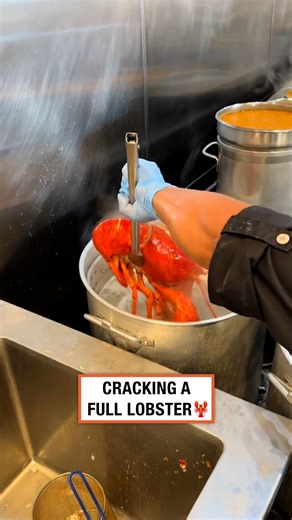 Cracking a full lobster 🦞👌 | FOODbible