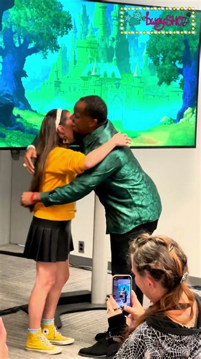 Oz Proposal at New York Comic Con 2025 💚💖💍