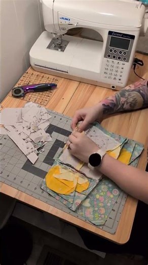 Pulling those pesky foundation paper piecing papers from Isabelle #quiltblock #animalcrossing