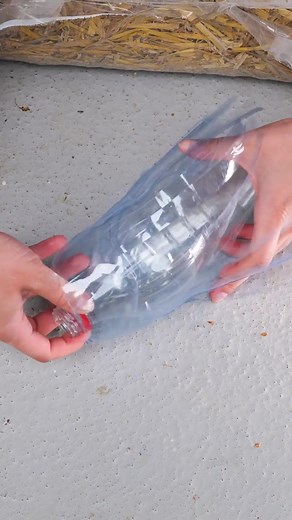 Transform Plastic Bottles into a Broom | Creative Upcycling DIY