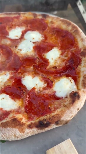 🍕 Good pizza. 🔥 Good vibes. 🍷 Great night. Bertello SimulFIRE 16" Rotating Outdoor Pizza Oven