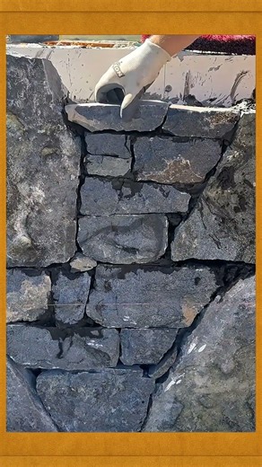 Professional Natural Stone Fence Construction #professionalmasonry #builderlife#construction