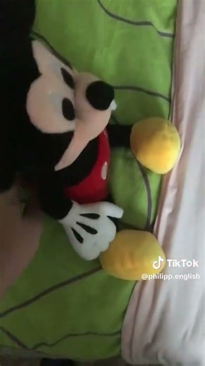 Mickey Moise go to hit harding Donald Duck