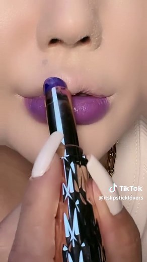 Essential Lipstick Tutorial for Two-Toned Lips