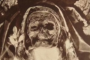 Após 450 anos, cadáver de santa é exumado e surpreende diocese