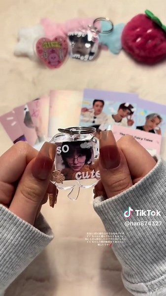 ✮ packing with me ✮ 久しぶりの梱包動画です🙌🏻🎀 最近また梱包動画を 撮り始めたのでこれから 梱包動画多めになりますㅠㅠ #straykids #stayさんと繋がりたいです🤍 #kーpop好きな人と繋がりたい #skz #手元動画 #梱包動画 #おすすめ