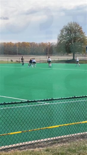 🚨 STATE CHAMPS 🚨 A magical season for varsity field hockey from start to finish, and a dominant 5–0 win today to claim the state title. This group played with heart, poise, and purpose all year, and our seniors led with strength and steadiness. Today is about celebrating their work, their growth, and the joy they brought to this program. It is a great day to be a Bomber! | John Burroughs School
