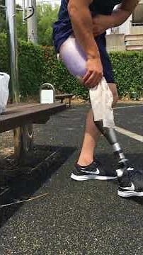 吸着式義足の装着（大腿義足、履き方）