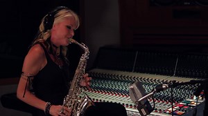 "Freedom" from our new album Mindi Abair and The Boneshakers "The EastWest Sessions". Listen to the whole record or buy at: Spotify: http://spoti.fi/2vY3l7x iTunes: http://apple.co/2gCT6in Amazon: http://amzn.to/2wNBElz http://www.MindiAbair.com/shop | Mindi Abair