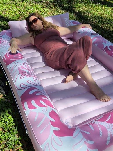 perfect inflatable tanning bed for this spring