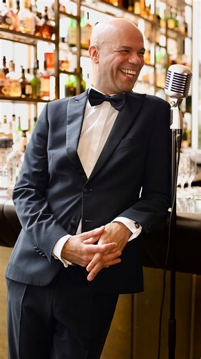 Atlantic Swings ✨ Bald ist es wieder soweit: Am 19. März kehrt Dennis Durant in die Atlantic Bar zurück und sorgt für einen unvergesslichen Abend voller Swing und zeitloser Klassiker.🍸 Lasst euch von mitreißenden Melodien, eleganter Atmosphäre und musikalischem Flair verzaubern – ein Abend, der noch lange in Erinnerung bleibt.🤍 Jetzt online Tickets sichern solange der Vorrat reicht 🛎️ 👉🏼 Weitere Infos & Tickets auf unserer Website. #hotelatlantic #hamburg | Hotel Atlantic Hamburg