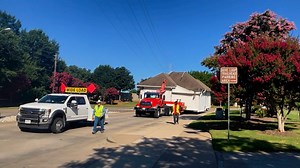 🚨 It’s happening RIGHT NOW! 🚨 The historic Winfrey House is officially on the move through Grapevine as we speak! 🏡💨 Keep your eyes peeled—this charming 1908 home is making its way from Shady Brook Dr., down Dove Loop Rd., and along Historic Main Street on its way to its forever home at the Settlement to City Museums’ Ted R. Ware Plaza (619 S. Church St). 🙌 📦 The move began at 9 a.m. and should take around 3 hours—and yes, it’s just as incredible as it sounds. Seeing a piece of Grapevine’s