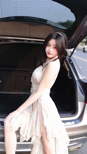 These Car Show Models Stole the Spotlight 👀