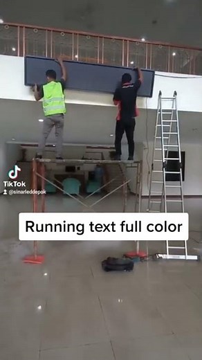 Pemasangan running text full color RGB.