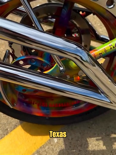 This isn’t just a motorcycle — it’s a rolling masterpiece, built by the legendary Rick Fairless of Dallas, Texas. @top fans | Chopper King