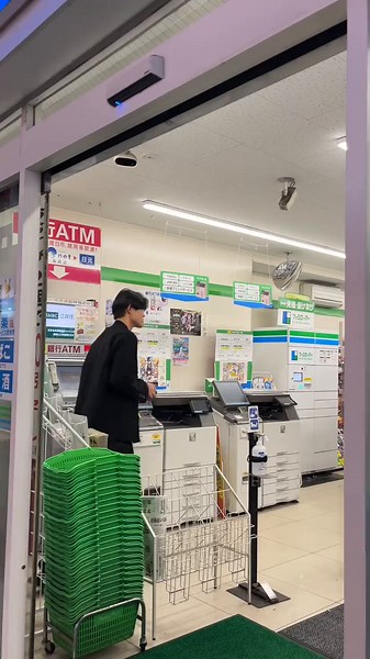 おもしろいコンビニの自動ドアのハプニング