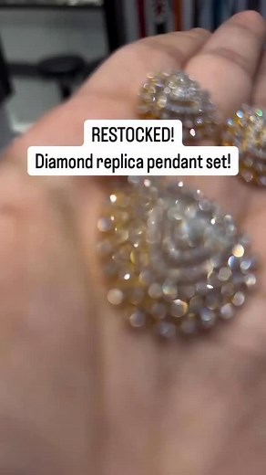 Diamond Look Pendant Set DM to place orders ! | Shubam Pearls and Jewellery