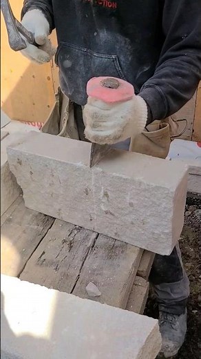 How to use your hammer and chisel to cut a stone #bricklaying #brickwork #cutstone #chisel